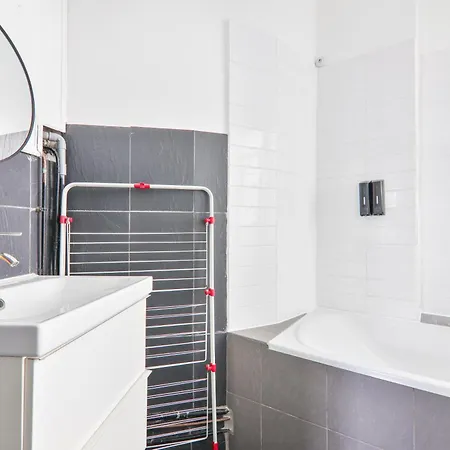 Heart Of Paris-1br-2p-montparnasse -free Netflix Apartment